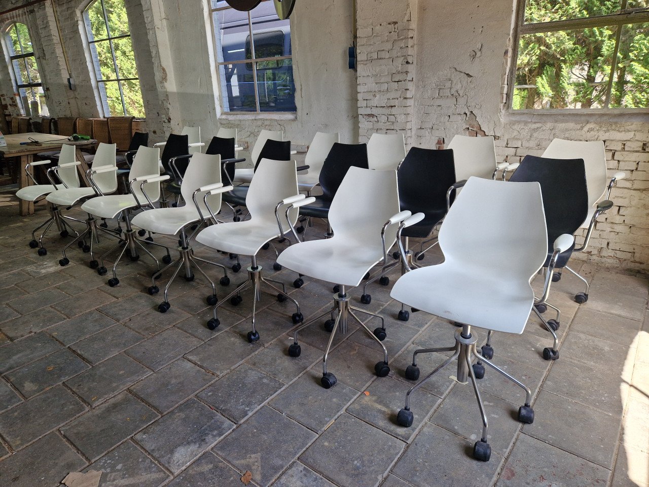 Partij van 20 Kartell bureau stoelen