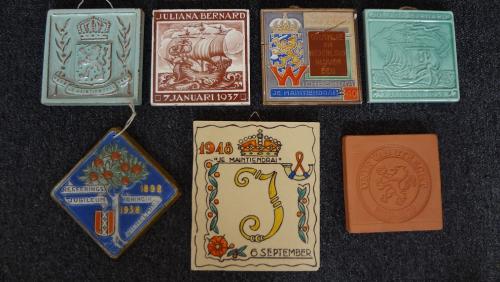 Koningshuis spullen 21 Bananen dozen  (Ophalen)