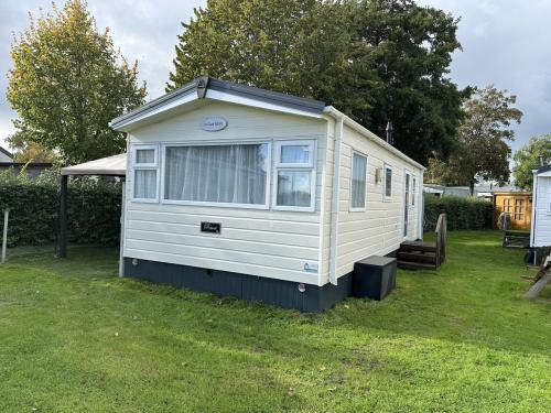 Prachtig en instap klaar chalet te koop op 5* vakantiepark "de Paardekreek"