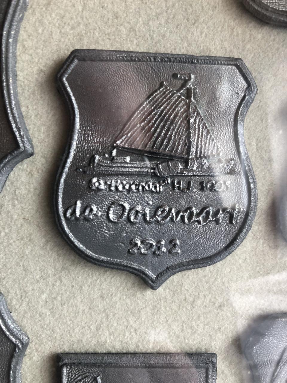 Loden schildjes in kader