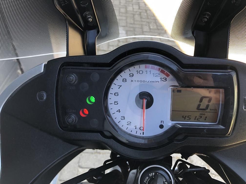 Keurige middenklasse Versys 650 '07 met 45dkm, veel Givi extra's €3250,-