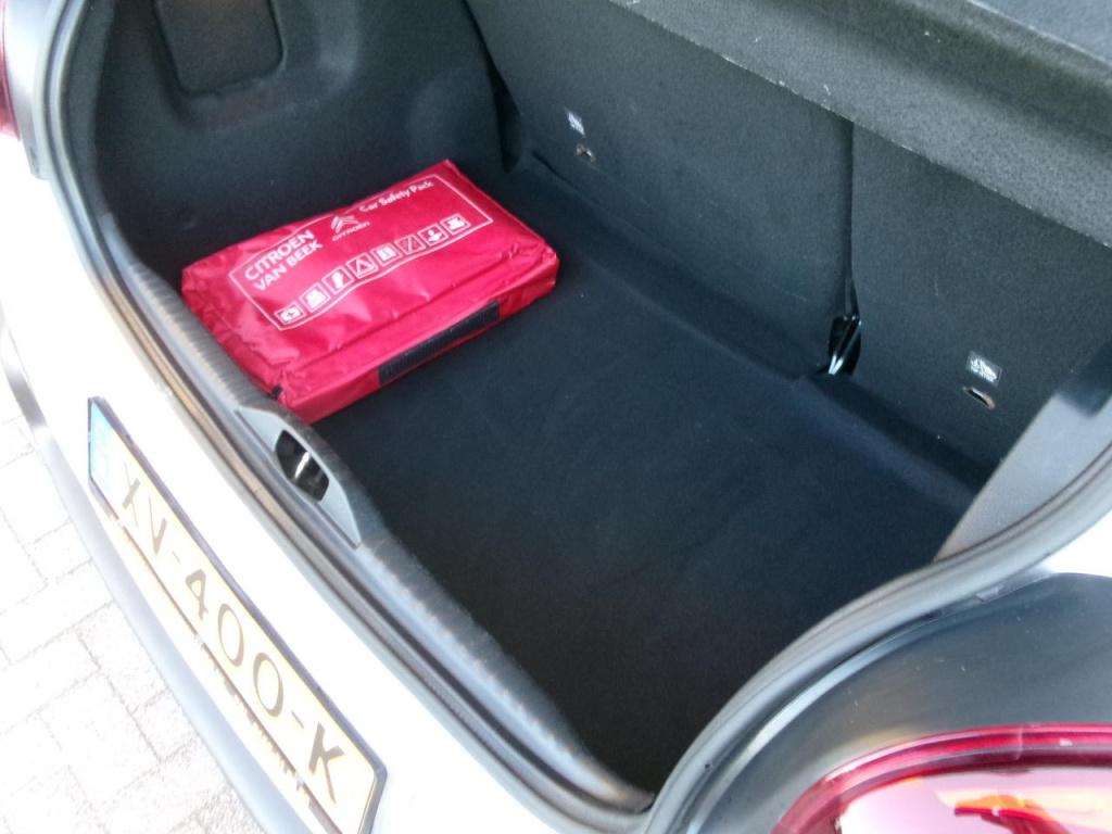 Citroen C3 1.2 cruise contr., navi, camera, dealer onh.