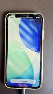 IPhone 11 - 128 Gb-86%-Wit-Scherm vernieuwd maar met krassen