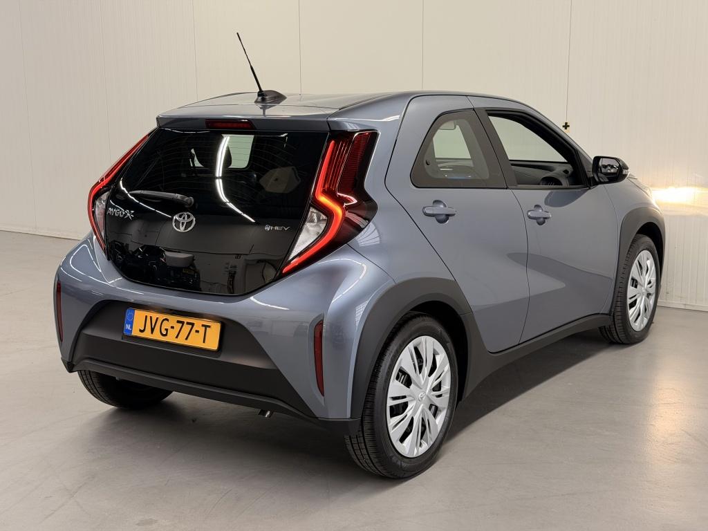 Toyota Aygo X hybrid 115 play