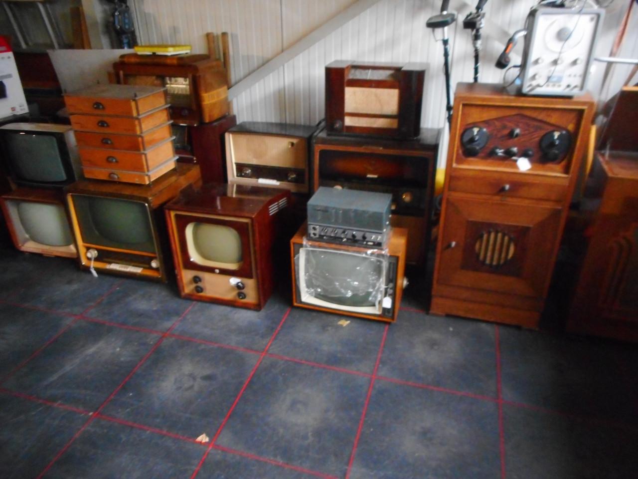 Gezocht voor mijn verzameling/hobby oude radio's