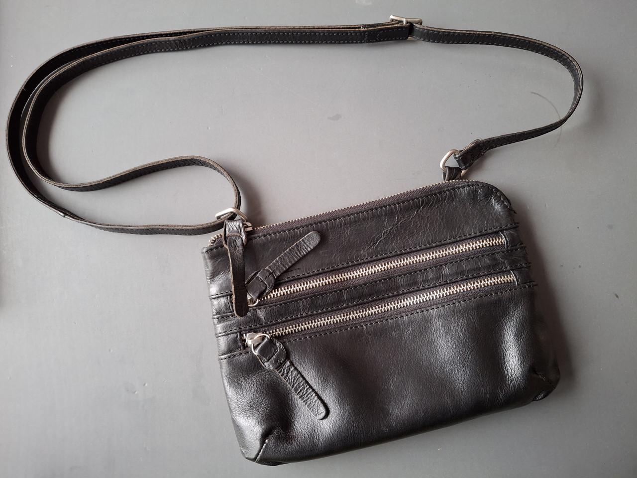 Schoudertas / crossbody tas Cowboysbag, zwart leer, 24 x 17 cm, MOOI!