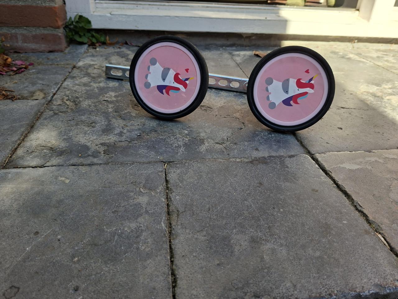 Roze meisjesfiets met zijwieltjes erbij (14 inch)