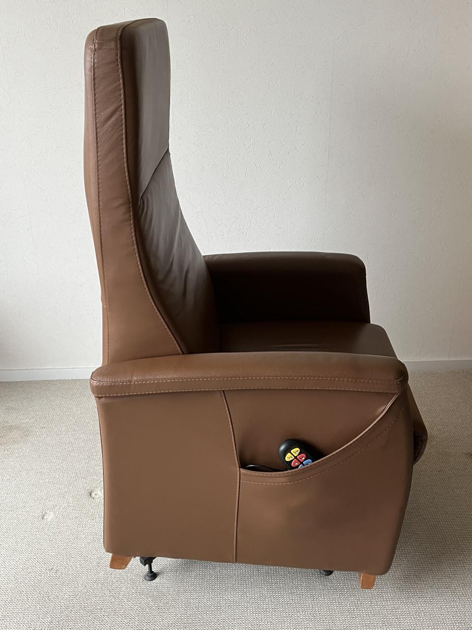 Luxe sta-op stoel z.g.a.n. elektrisch bediend