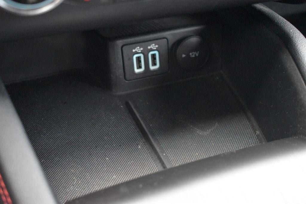 Ford Kuga 2.5 phev st-line | climate control | cruise control | winterpakke