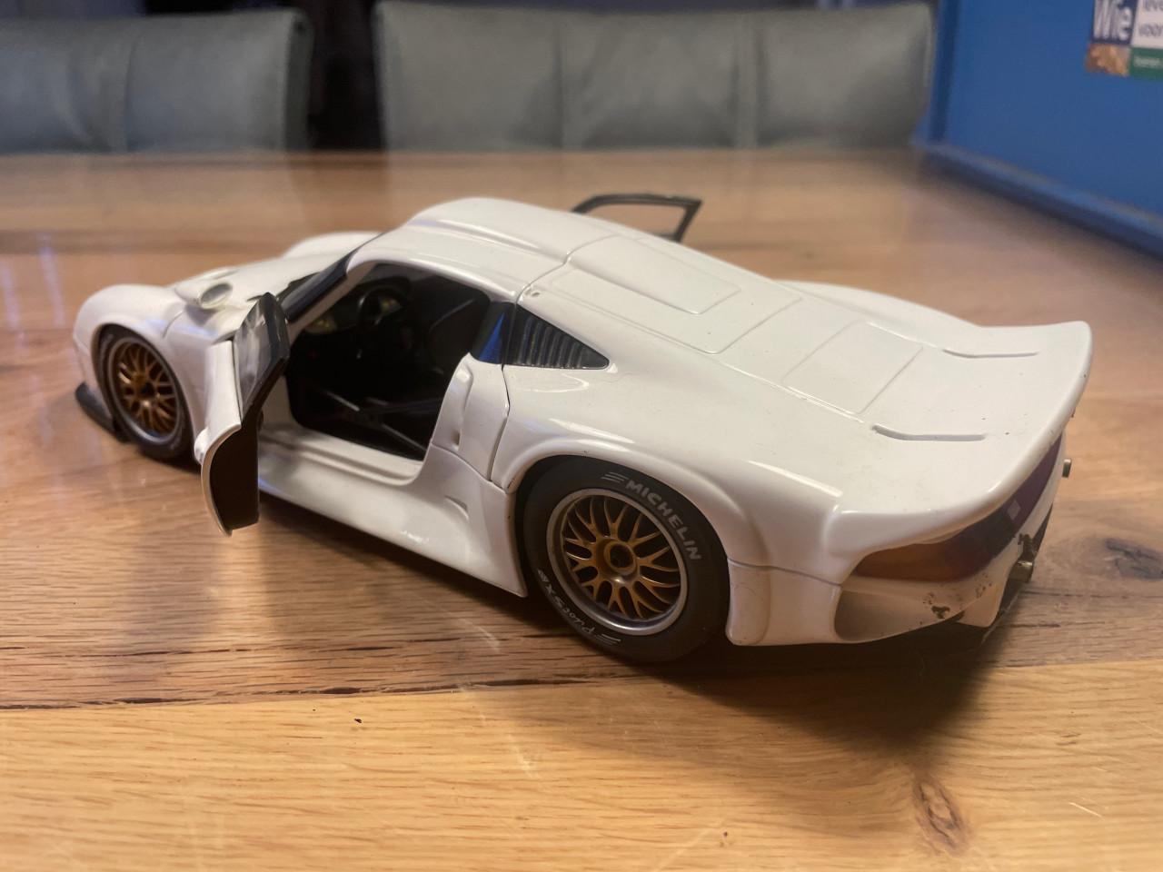 UT models Porsche 911 GTI 1/18