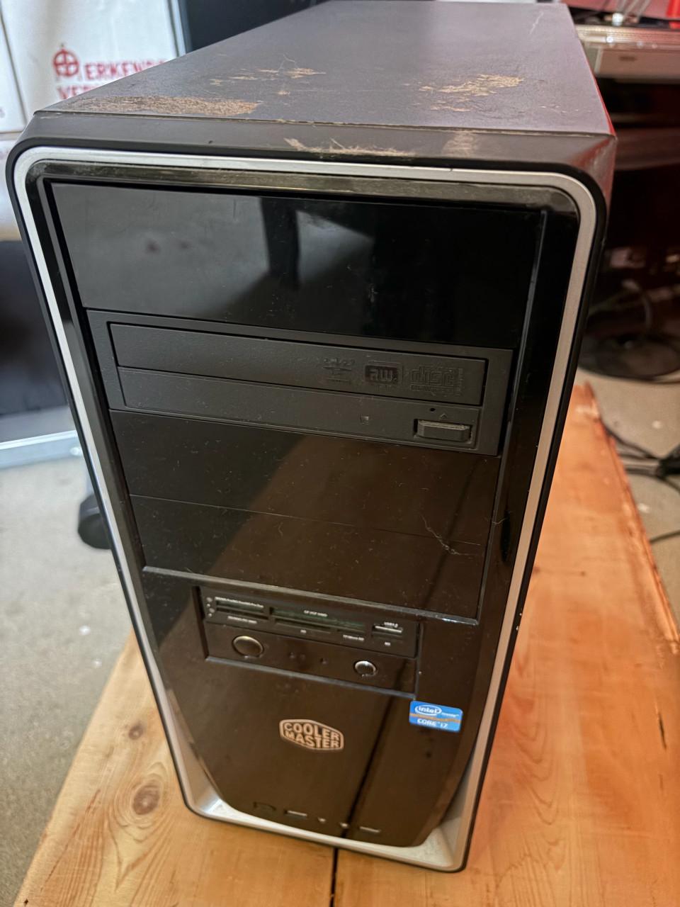 Computer kast (3) gratis