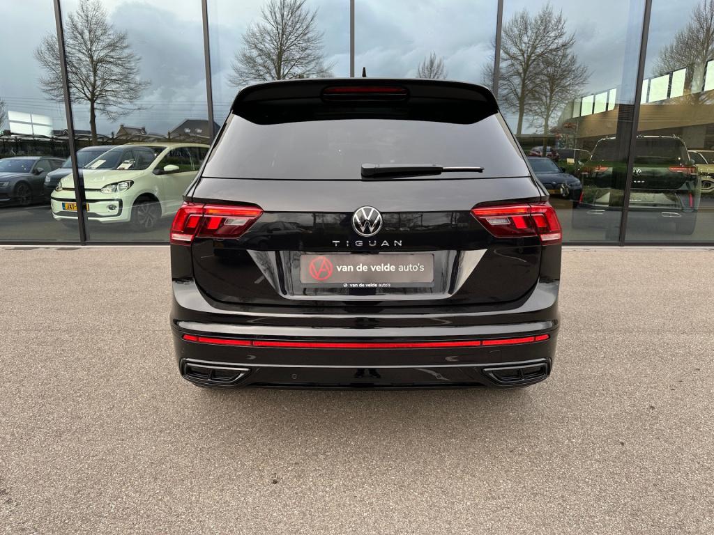 Volkswagen Tiguan 1.5 tsi 150pk dsg r-line | panoramadak | 20 inch | black 