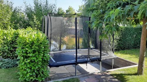 Trampoline 213 x 335 cm.