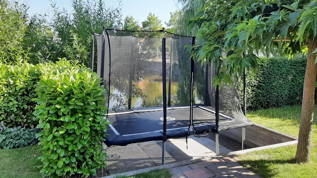 Trampoline 213 x 335 cm.