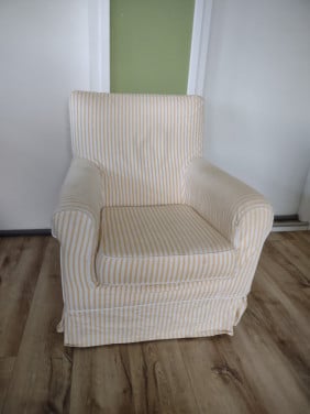 Mooie IKEA Ektorp fauteuil, geel wit gestreept. Wasbare hoes
