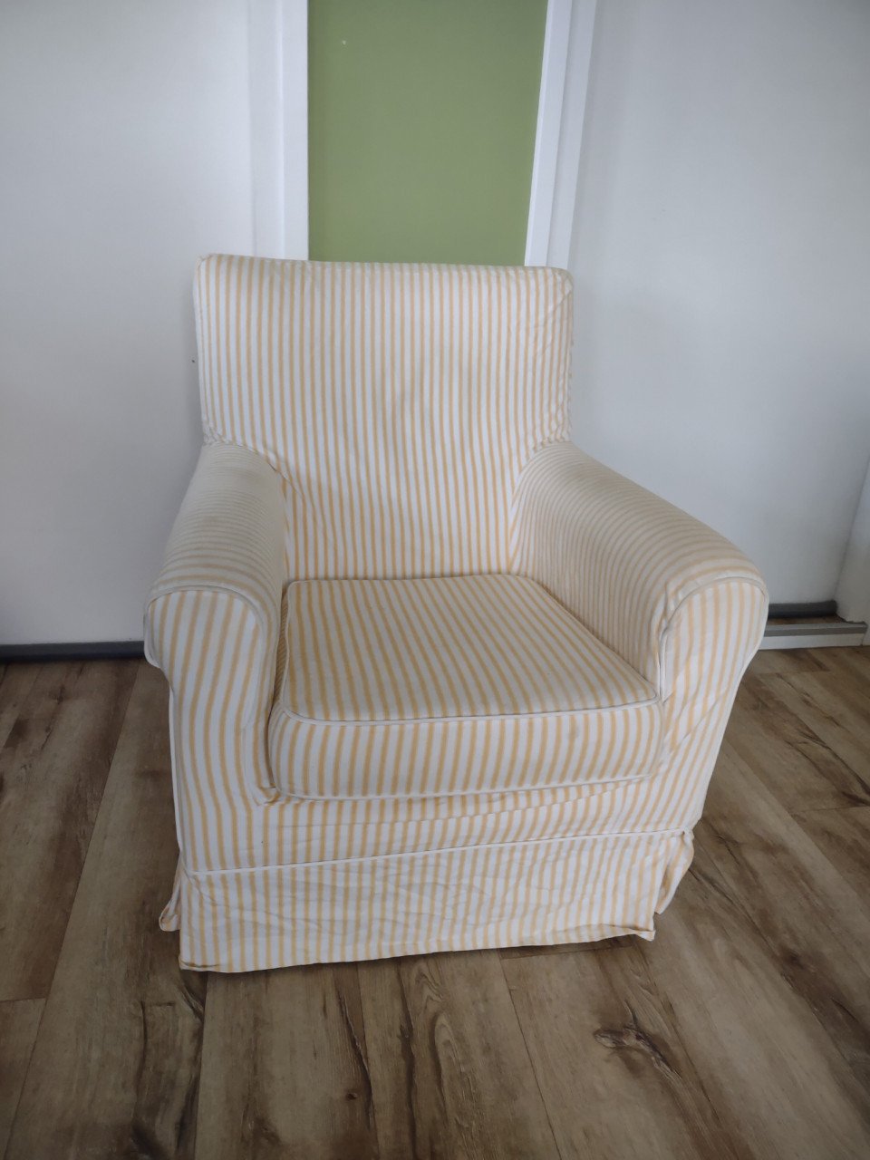 Mooie IKEA Ektorp fauteuil, geel wit gestreept. Wasbare hoes