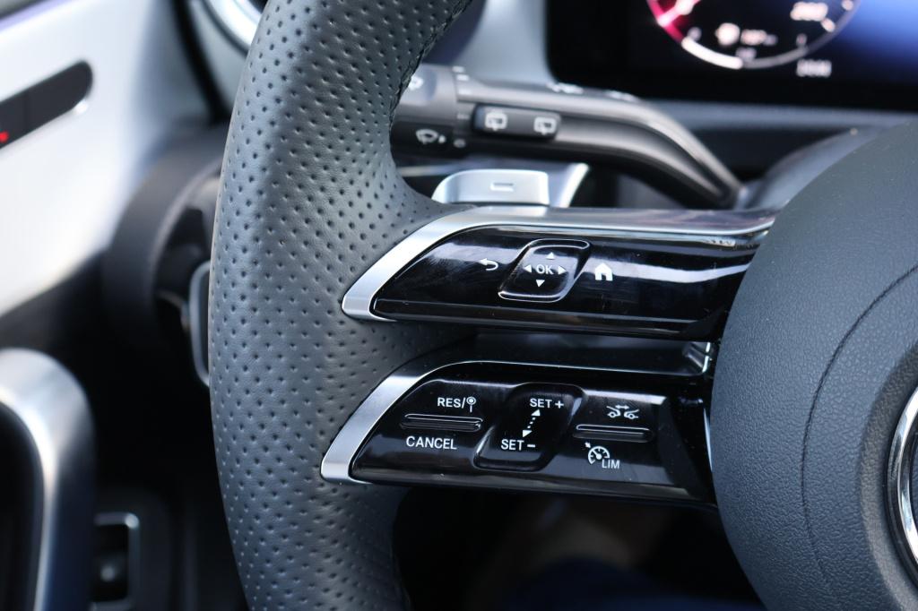 Mercedes-Benz A-Klasse 250 e amg line i panoramadak i camera i distronic i 