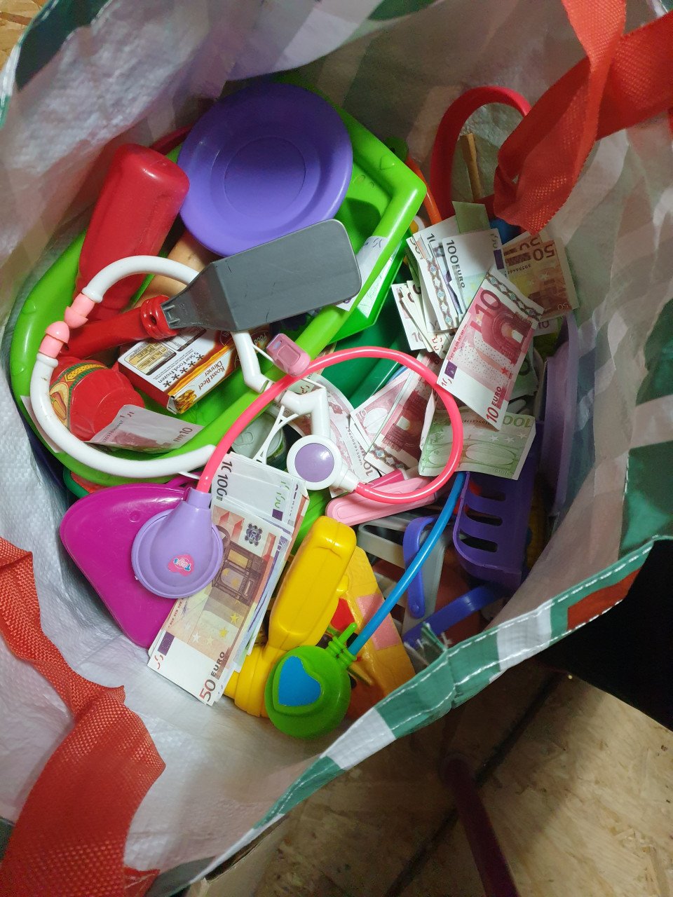 2 tassen met keukenspulletjes!
