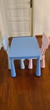 Kinder speeltafel en 2 stoeltjes IKEA