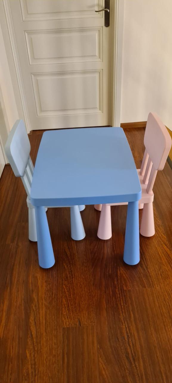Kinder speeltafel en 2 stoeltjes IKEA
