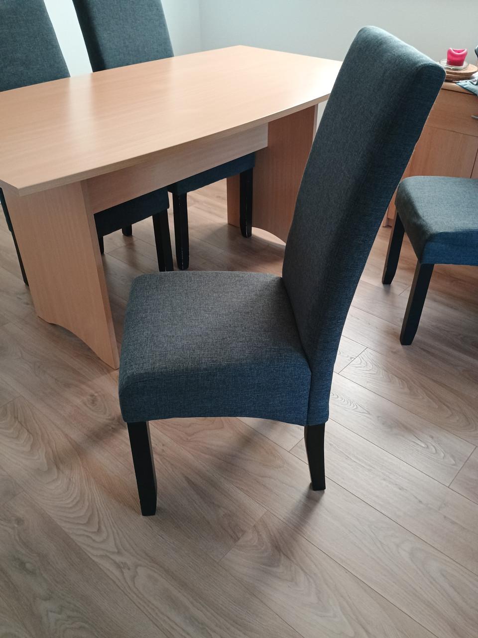 Eetkamertafel met 4 stoelen
