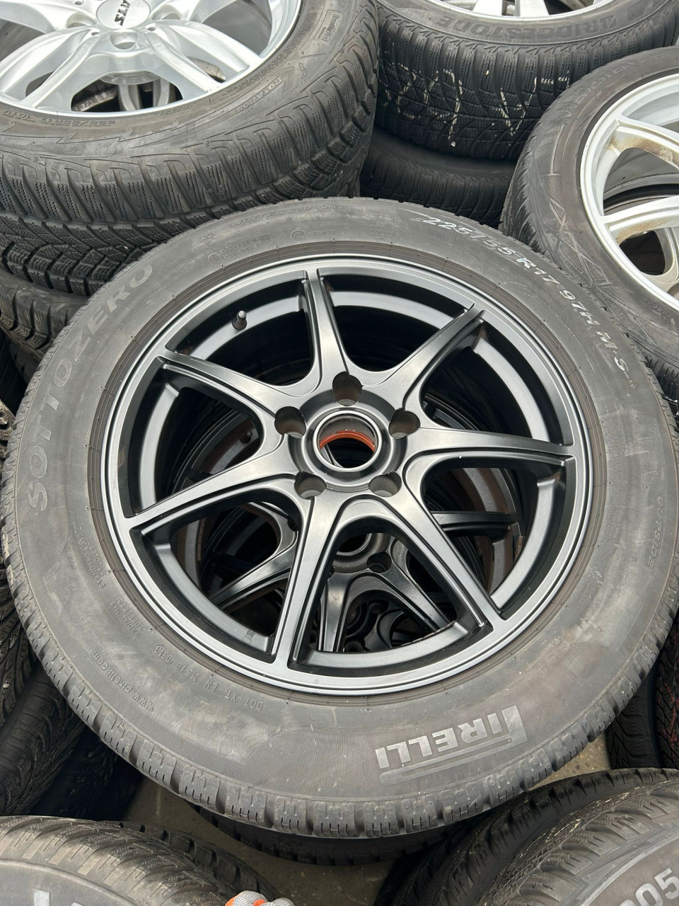 ZWARTE 7 SPAAK ALUMINIUM VLEGEN MET PRIELLI SOTTOZERO BANDEN