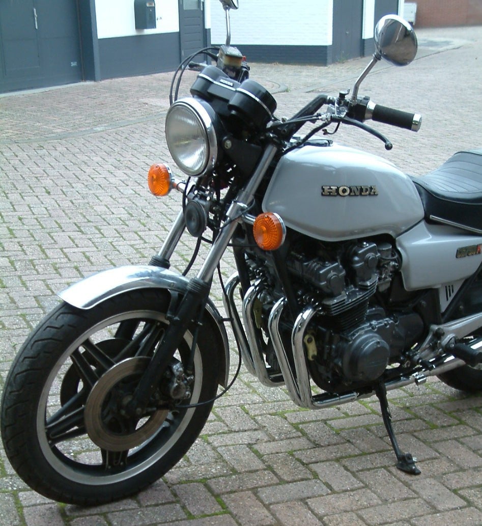 Honda cb 750 K   1980  60000 km -weet niet of ze naar deze motor wel kijken