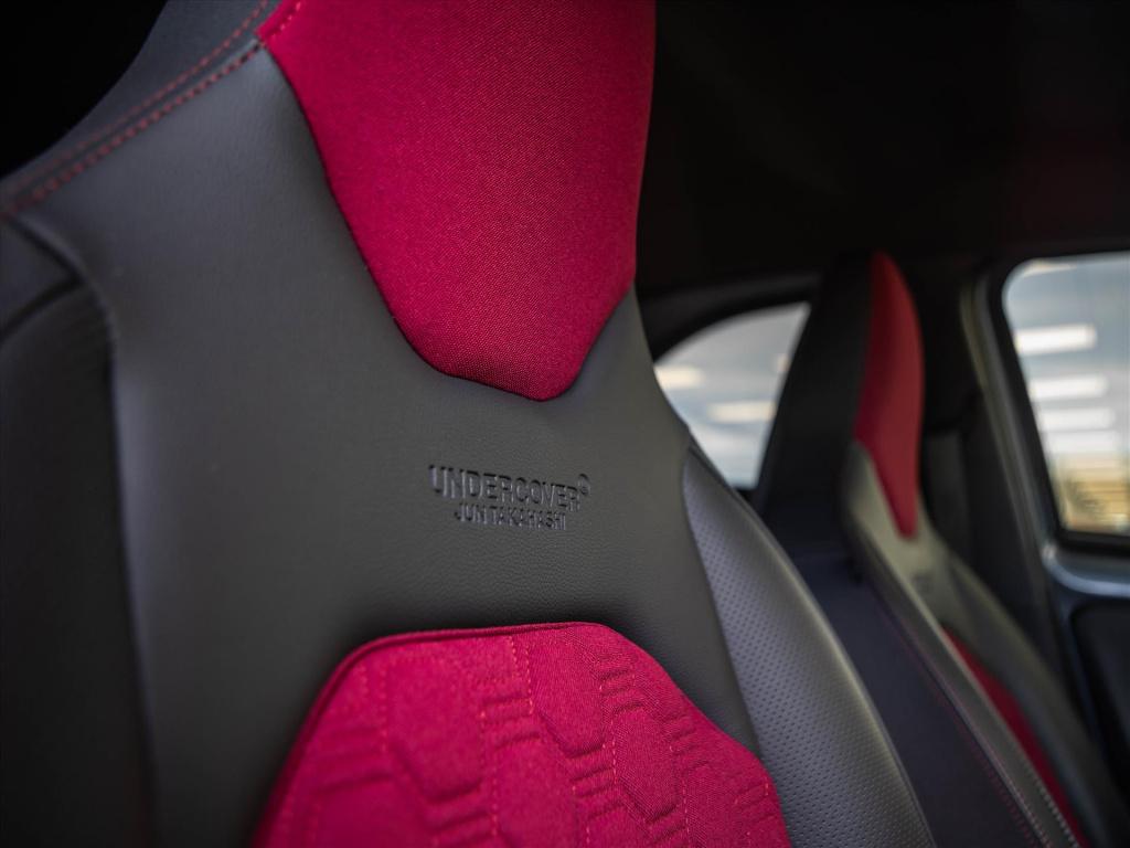 Toyota Aygo x 1.0 vvt-i mt 72pk premium | trekhaak | jbl sound system | app
