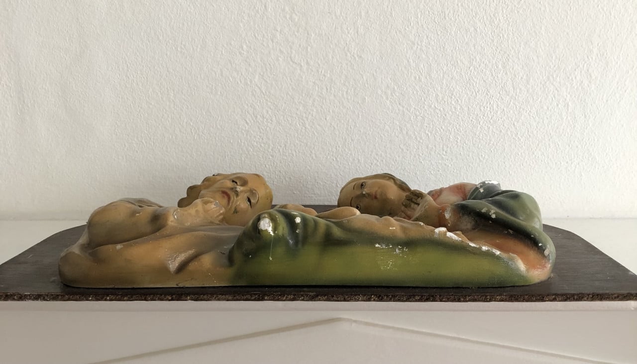 Zeer mooi oud brocante heilig familie wandbeeld van gips