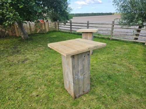 Bartafel, statafel van steigerhout met afneembaar blad 2 stuks.