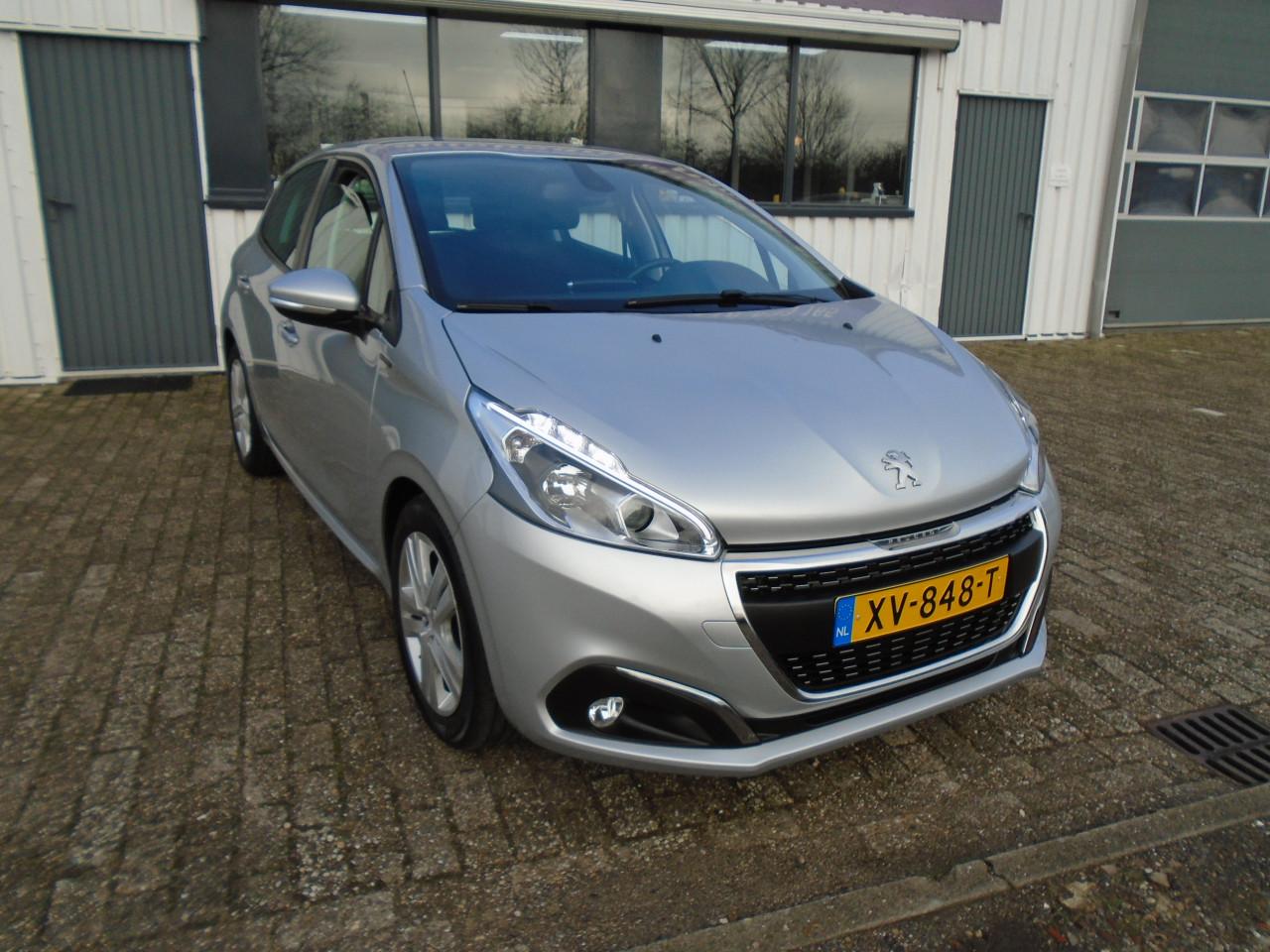 Peugeot 208 1.2 Signature