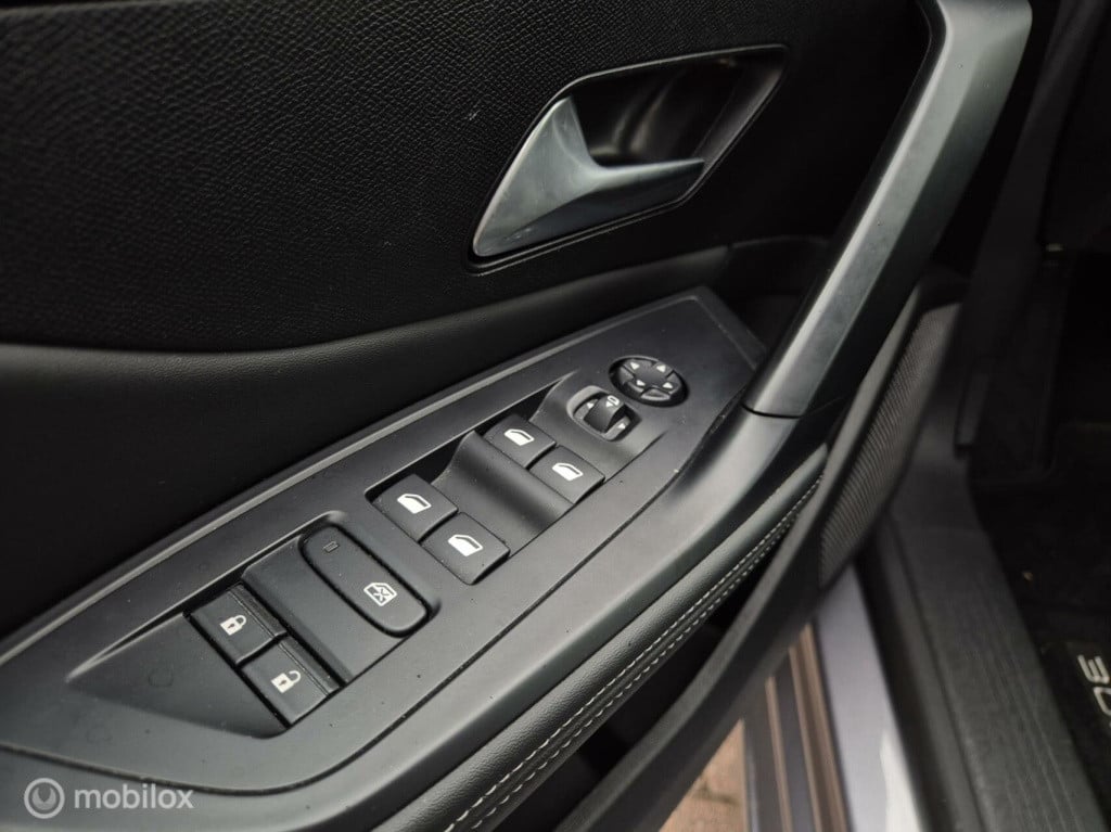 Peugeot 308 1.2 puretech allure / btw auto / automaat / led / acc / achteru