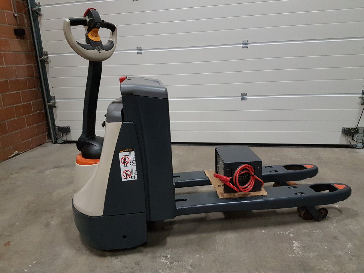 Elektrische pompkar / pompwagen.