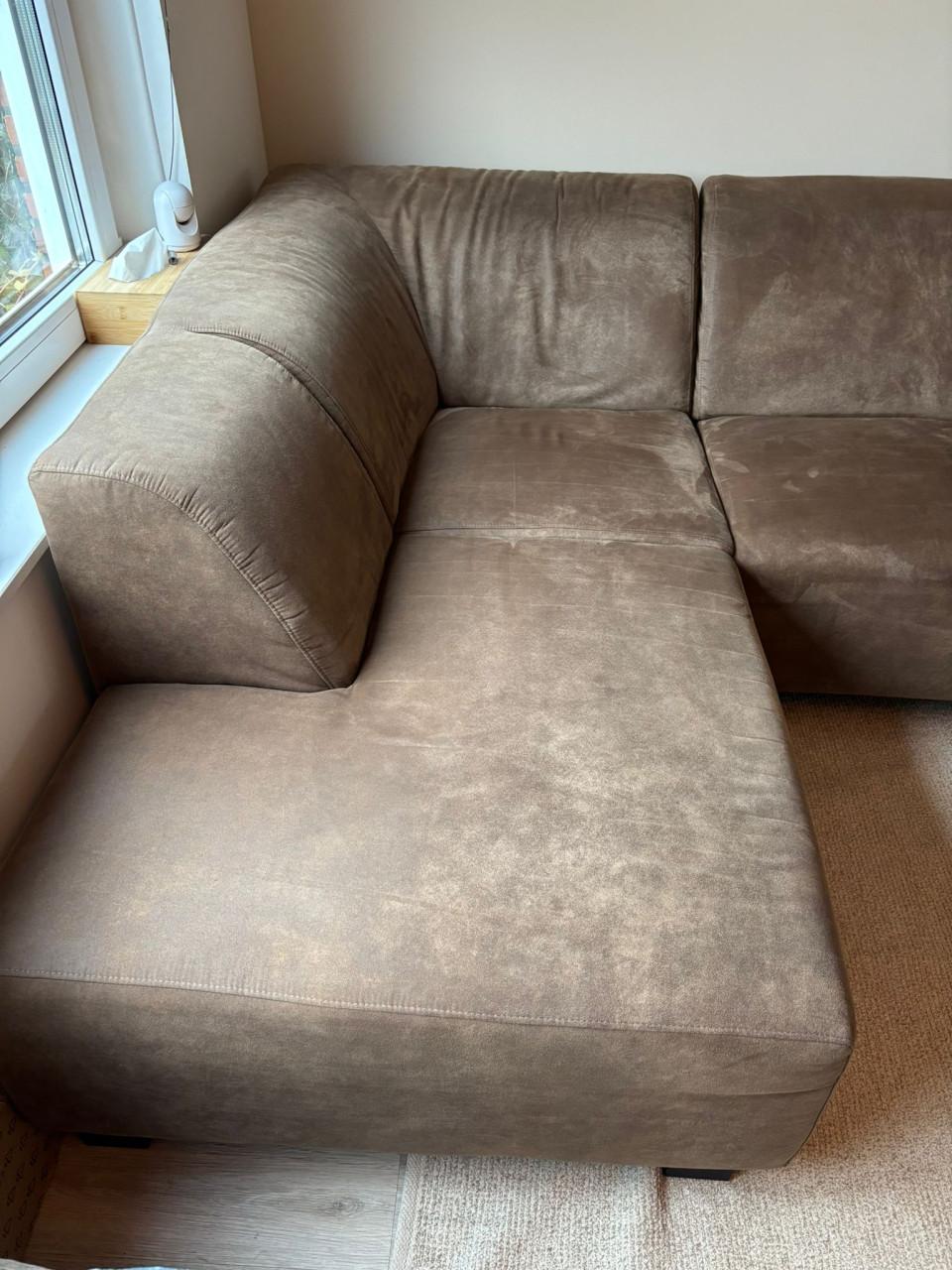 Te koop; hoekbank met poef