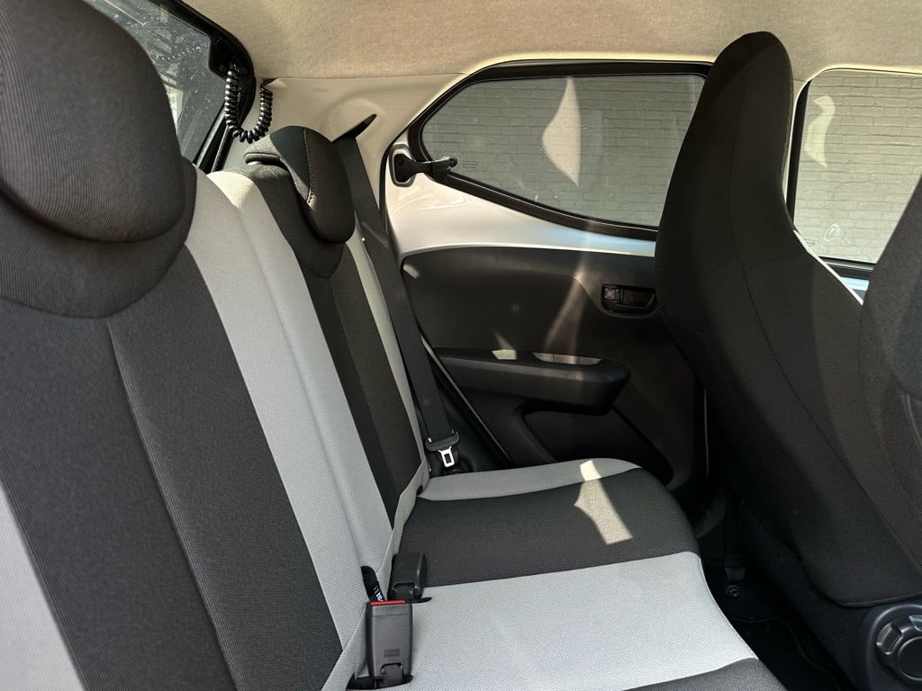 Toyota Aygo 1.0 vvt-i x-play // musketier sport pakket // uniek! //