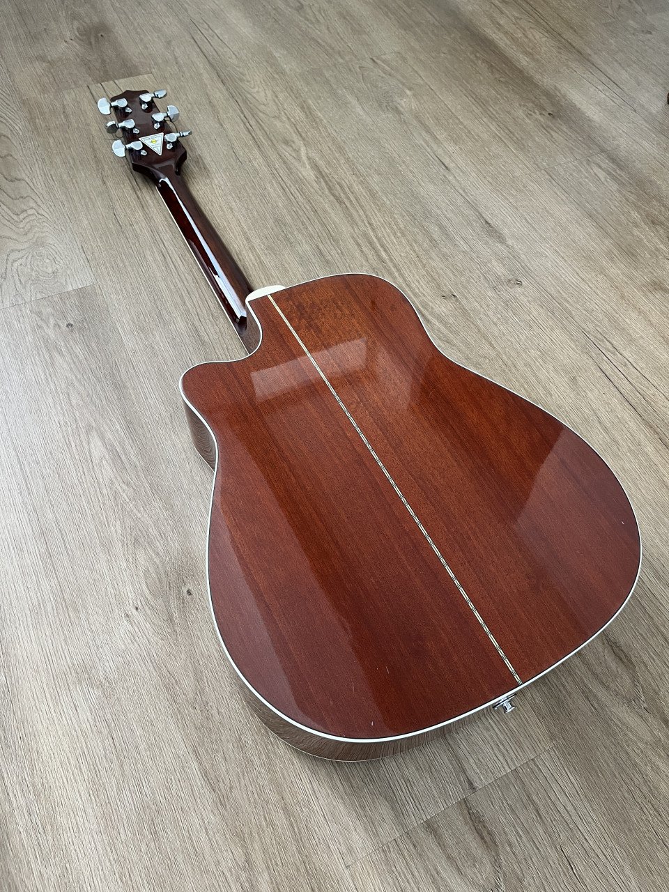 Takamine EG332C-6 String Acoustic/Electric.