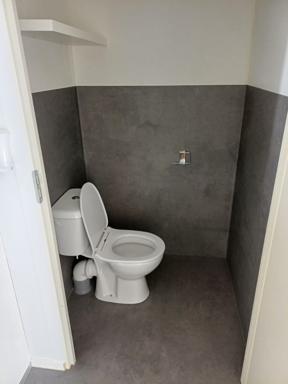 Toilet, schaf/woonunit 8 x 3,5 meter