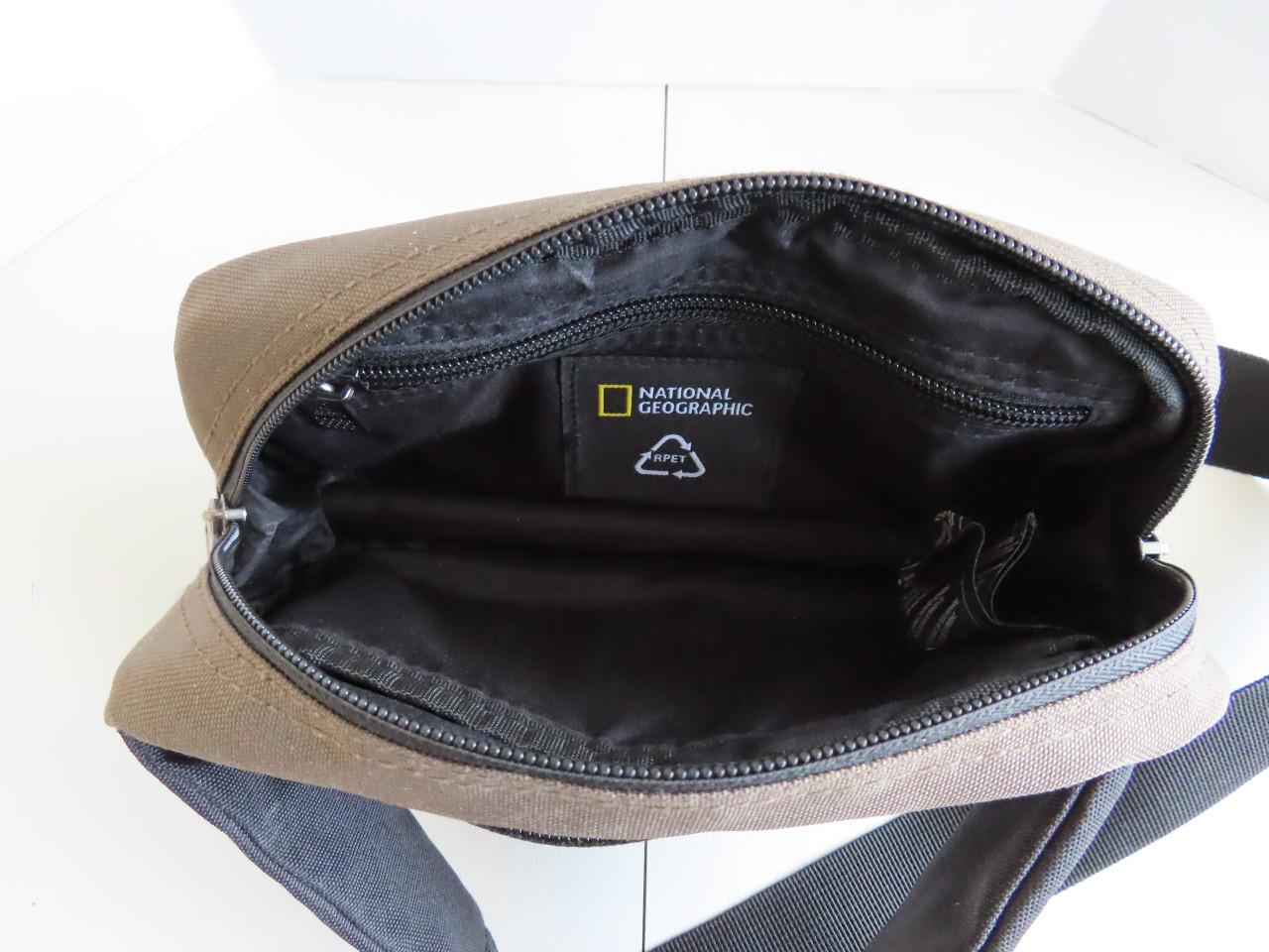 Heub tasje Merk: National Geographic Breed: 23 cm Hoog: 14 cm €.10,00