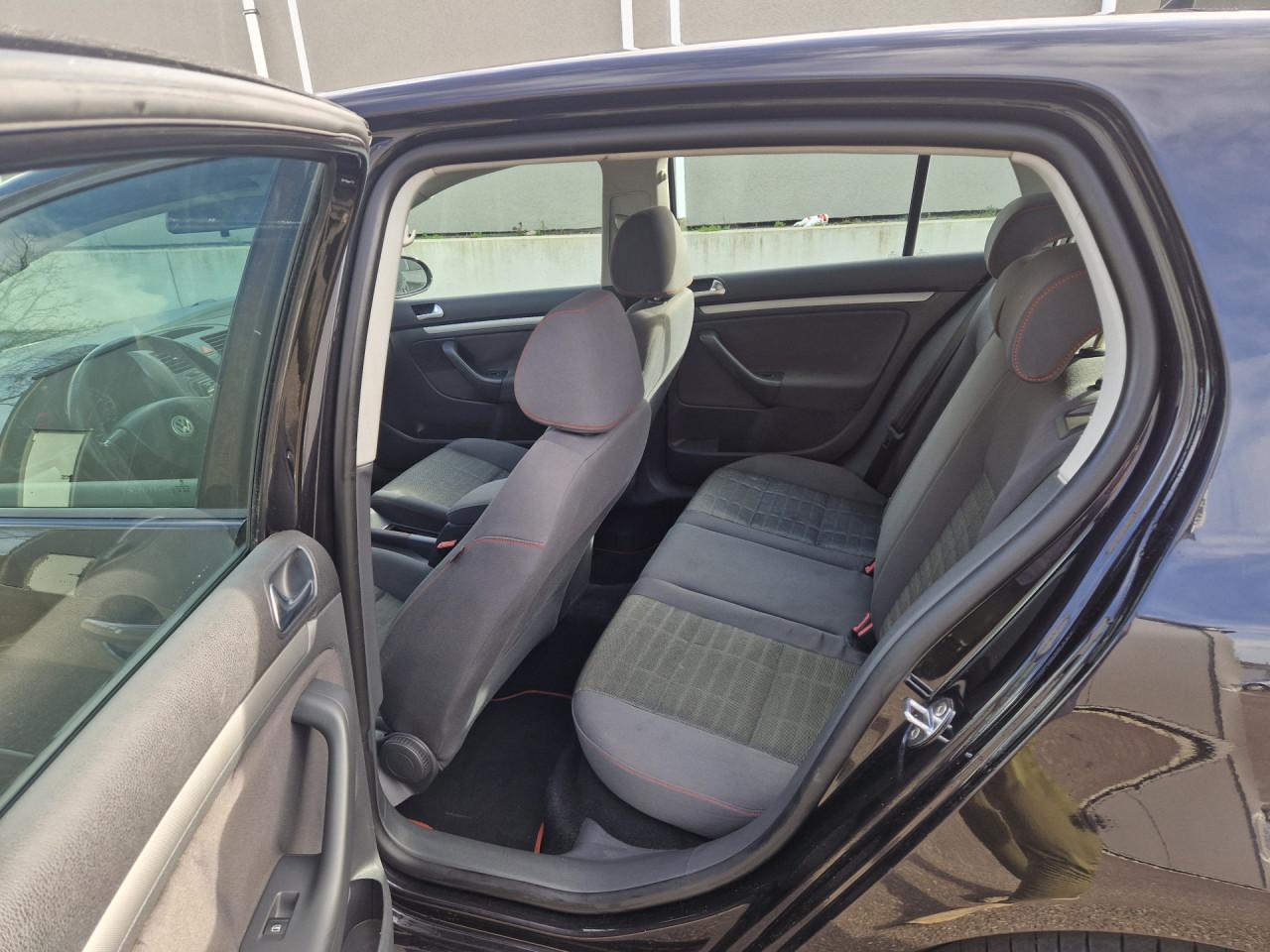 Volkswagen Golf 1.6 FSI Optive 2