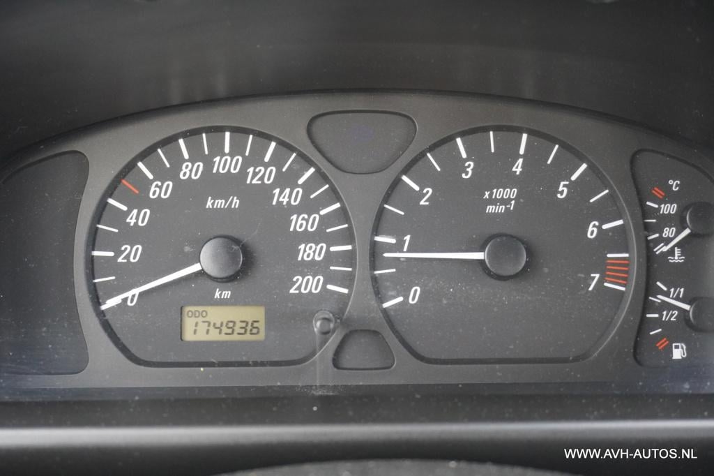 Opel Agila 1.2-16v comfort