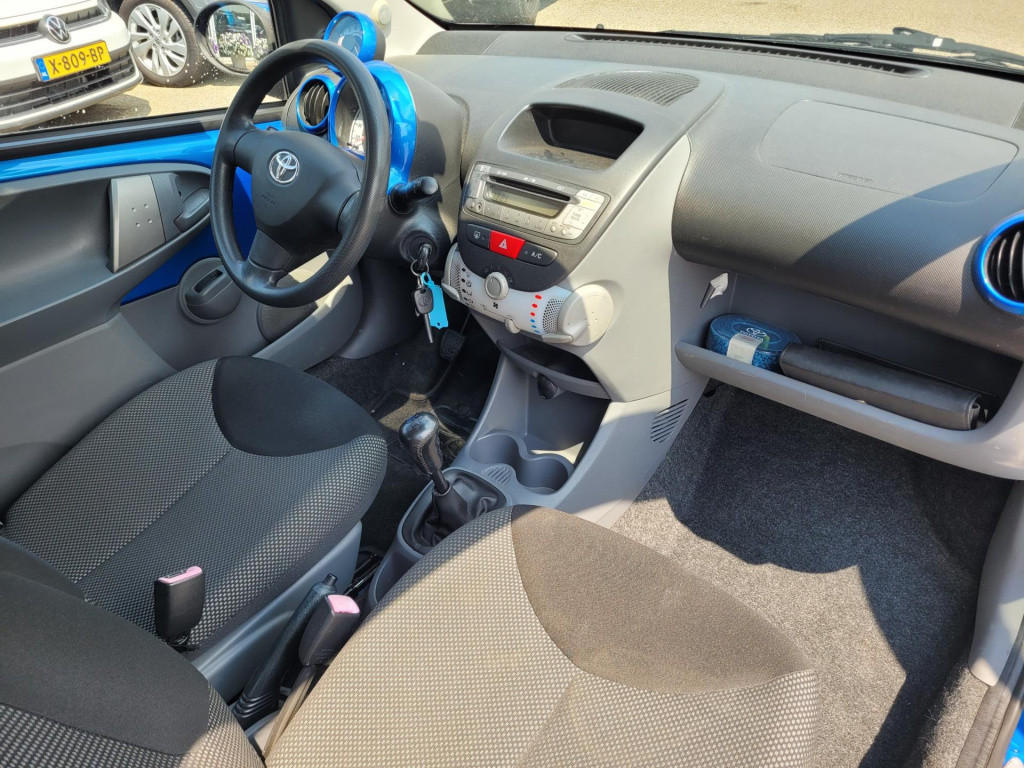 Toyota Aygo 1.0-12v dynamic blue airco