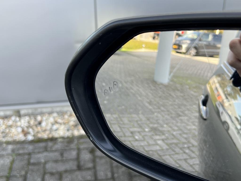 Toyota Yaris Cross 1.5 hybrid 115 first met comfort pack