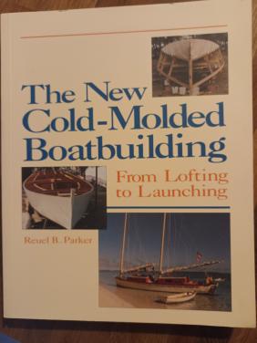 Diverse boeken over het bouwen van boten