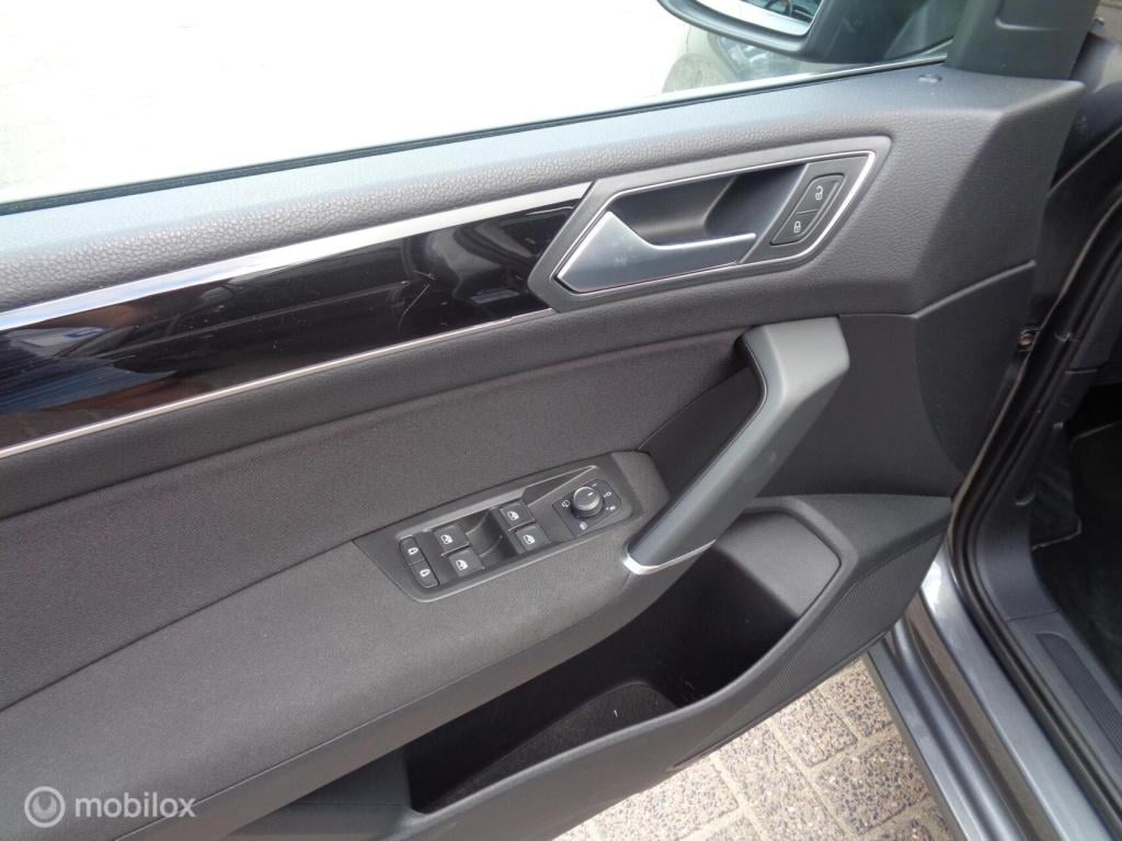 Volkswagen Touran 1.5 tsi comfortline business 7p/airco/pano/stoelverw/came