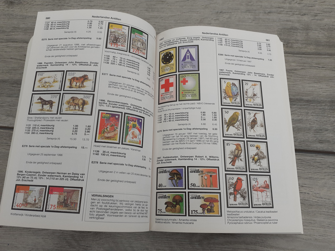 Catalogus postzegels 2 x