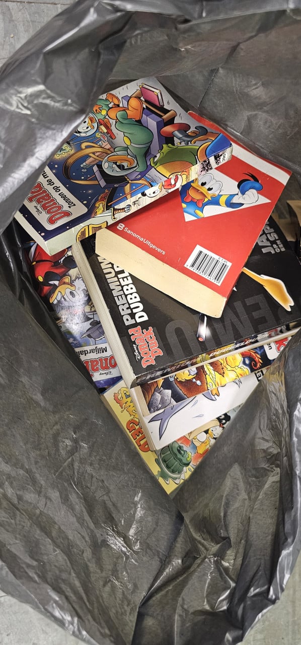 4 zakken Donald ducks weekbladen en pockets