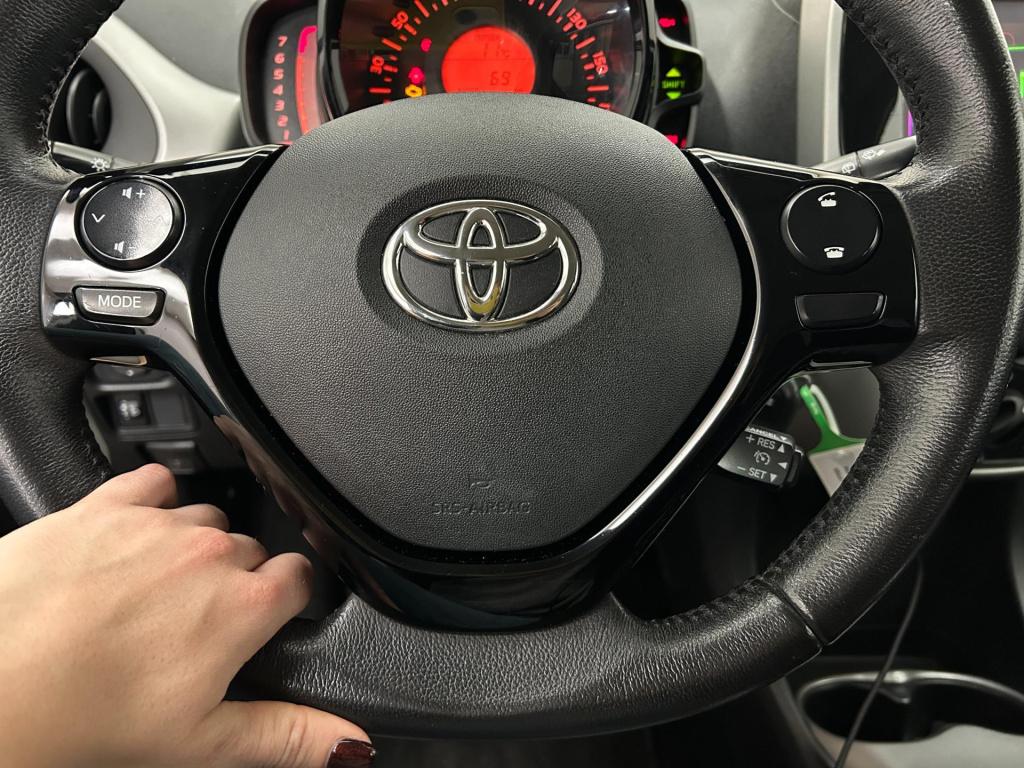 Toyota Aygo occasion 1.0 vvt-i x-play | wit | tweedehands toyota aygo | air