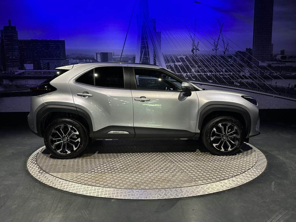 Toyota Yaris Cross 1.5 hybrid 130 dynamic *acc*winterpakket*camera*17inch*