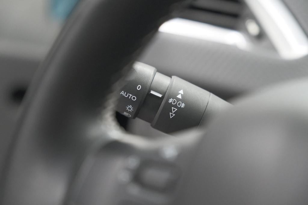 Peugeot 2008 puretech 110 allure | unieke kleur! | trekhaak | camera | appl
