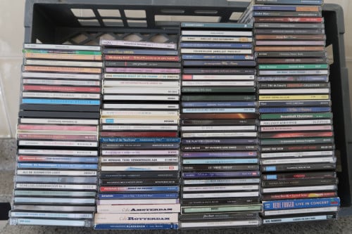 Verzorgingshuis ruimt de CD's op, iemand nog interesse voor €1,00 per stuk